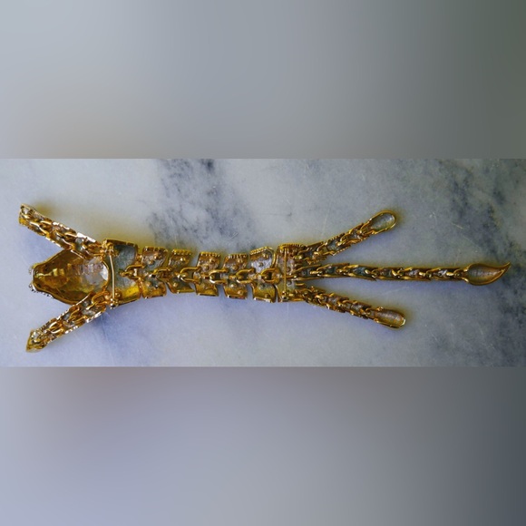 Rhinestone Gold Tone Articulated Lion Brooch - Picture 13 of 16